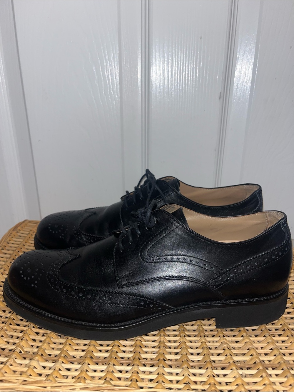 TOD’S Wingtip Brogue Derby in smooth black calfskin leather